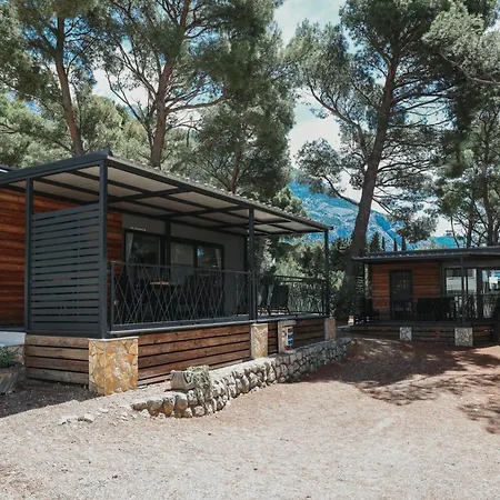 Apartment And Mobile Homes *