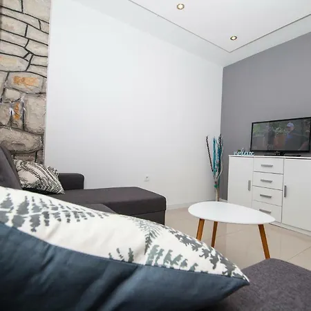 And Mobile Homes Макарська