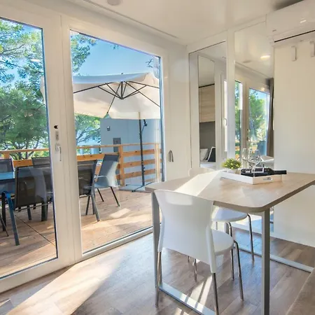 And Mobile Homes Daire