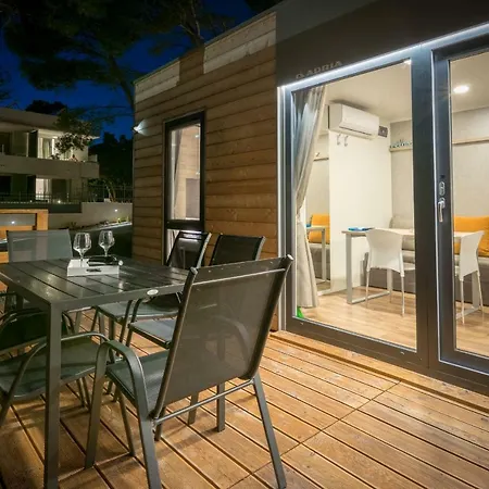 Апартаменти And Mobile Homes Макарська