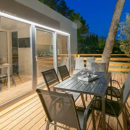Апартаменти And Mobile Homes *