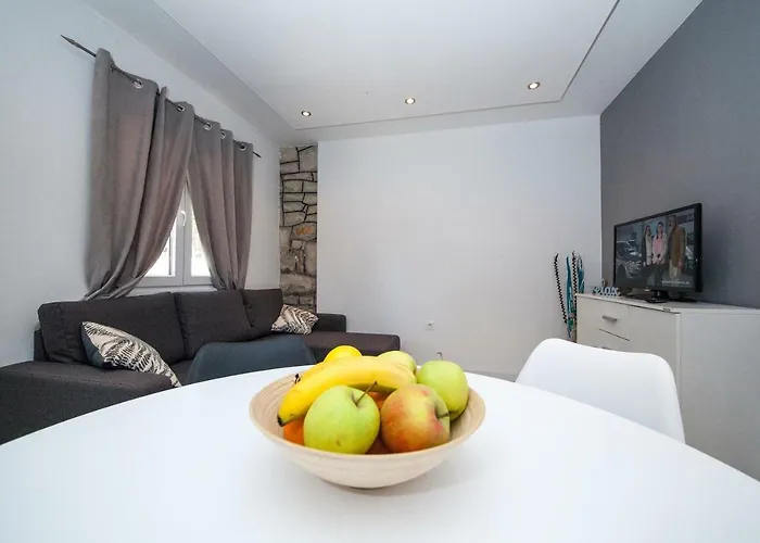 Daire And Mobile Homes Makarska