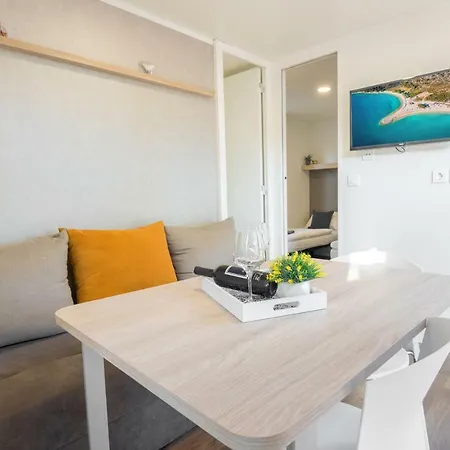 דירה And Mobile Homes