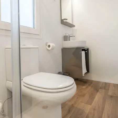 And Mobile Homes דירה