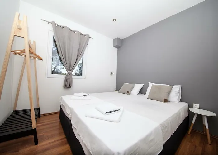 And Mobile Homes Apartman *