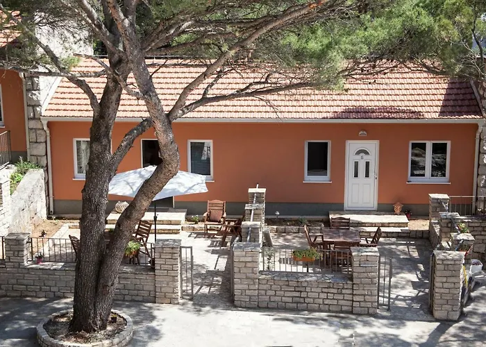 Apartman And Mobile Homes Makarska