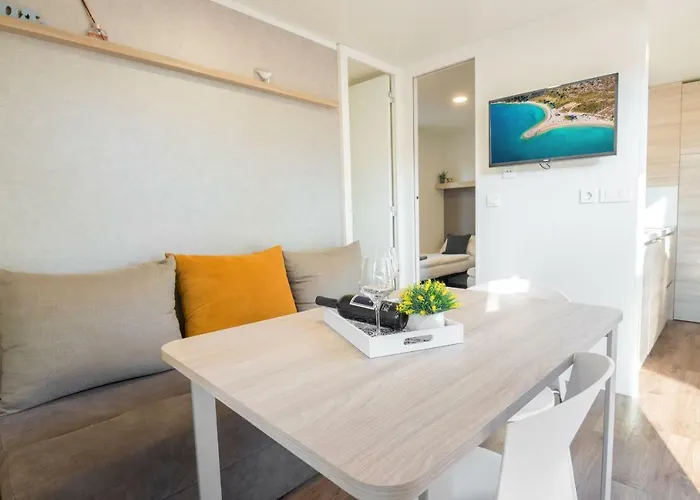 Apartman And Mobile Homes